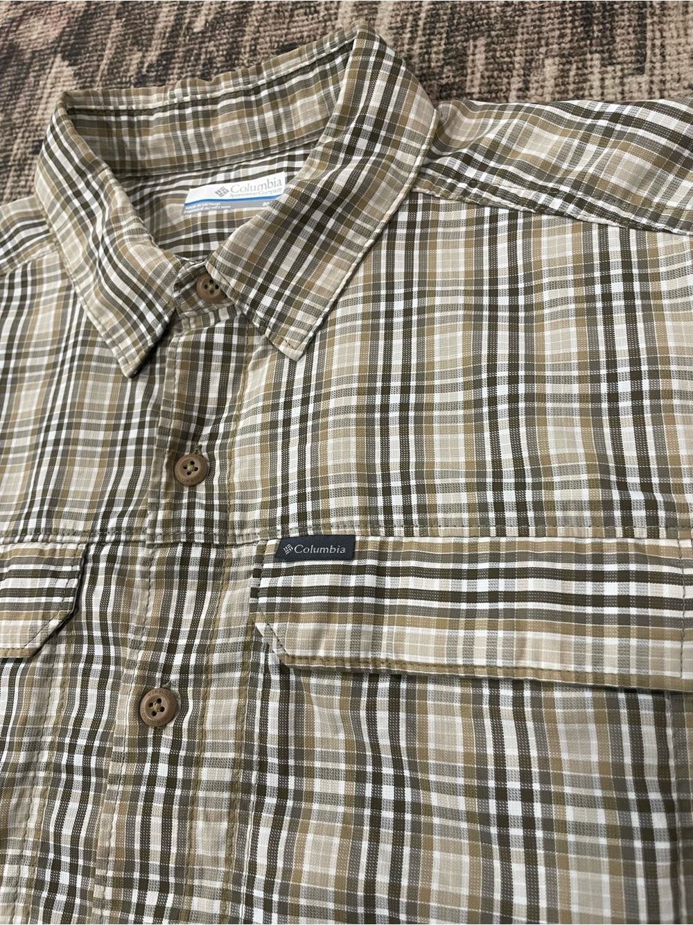 Columbia Men's Plaid Button-Up Shirt in Olive/Tan Size M